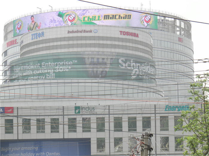 กรณี บริษัท ล่าสุดเกี่ยวกับ โฆษณาโค้งกลางแจ้งจอแสดงผล LED ในอินเดีย